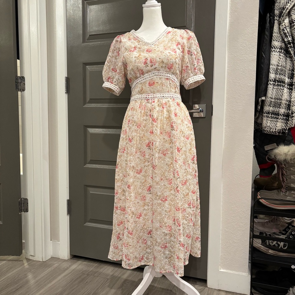 Ivy City Co. Essie floral dress.